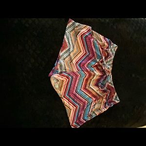 No boundaries, Size Medium, tie dye, stretchy and comfy shorts with pockets